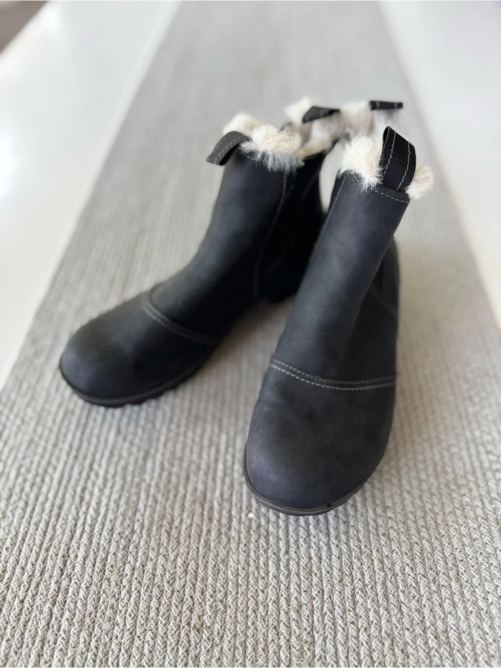 JBU Jambu Snowbird Black Chelsea Winter Boots with Ivory Faux Fur Trim Sz 8